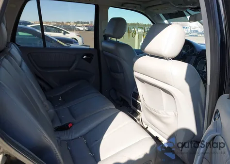 2005 Mercedes-Benz Ml 350 4Matic z USA, uszkodzony, nr VIN 4JGAB57E55A564401